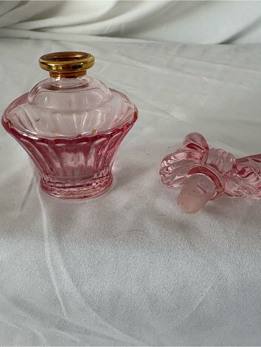 Vintage pink bow perfume bottle glass coquette home decor royal limited crystal - Picture 2 of 3